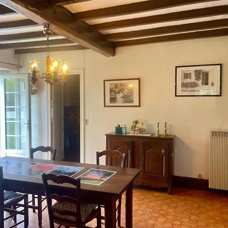 Holiday home Maison Mirande- Grand Familial Entre Et Montagne Confort Tres Bien Equipe Guinarthe-Parenties